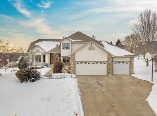 3596 Sunbury Dr, Woodbury, MN 55125