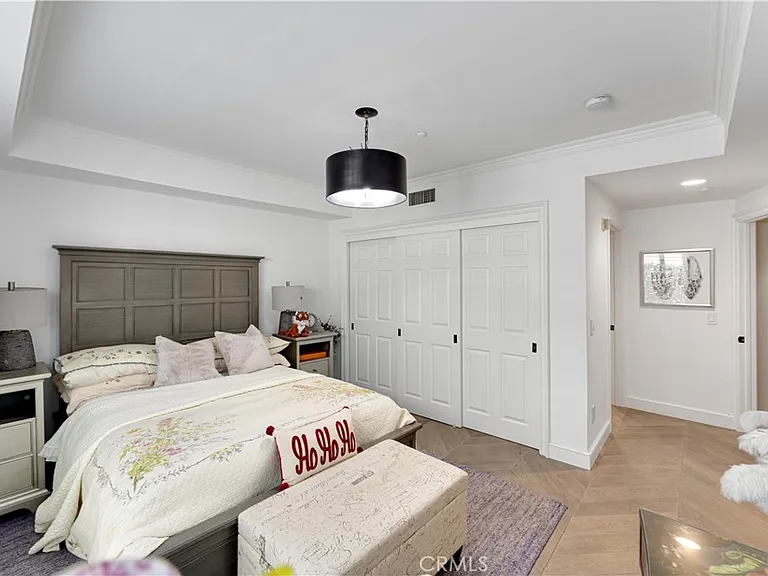 277 S Spalding Dr #201 — Photo 23