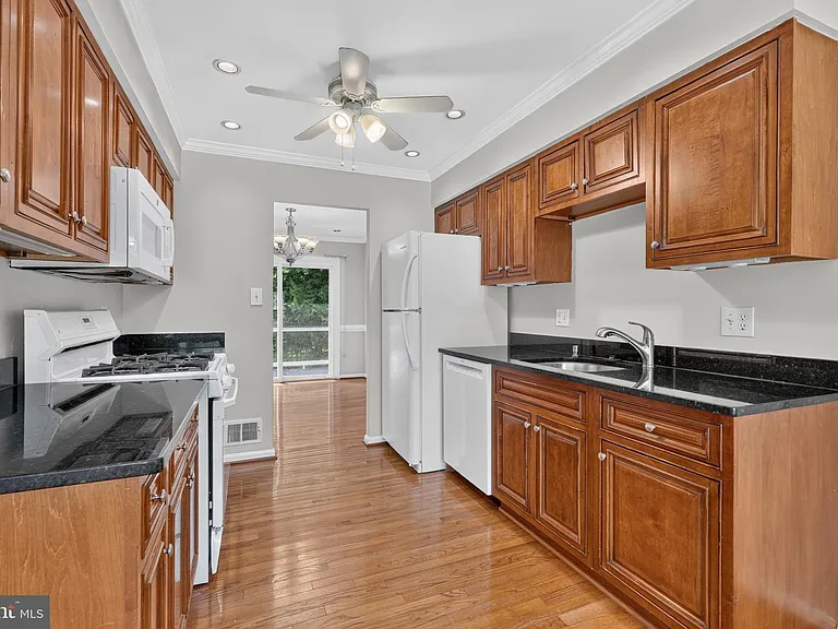 8006 Lady Lewis Ct — Photo 14