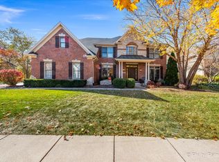 722 Waters Edge Dr, South Elgin, IL 60177
