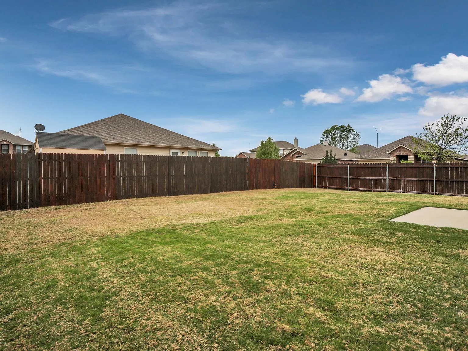 5 bed, 2.5 bath, 2468 sqft, $2,650 — Photo 3