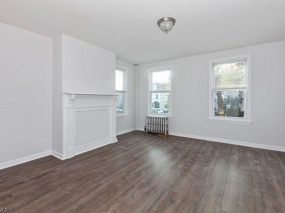 5th image of 38 Tompkins St #2