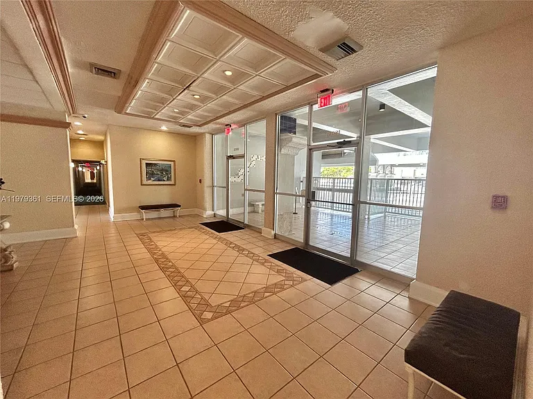 18031 Biscayne Blvd #904 — Photo 27