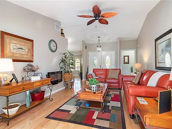3rd image of 6053 Mountain Lake Dr