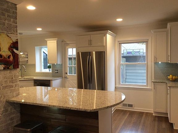 5th image of 5724 Rosslyn Ave