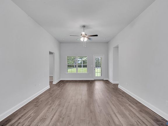 5th image of 107 Lilac Ln
