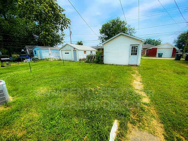 1415 E Indiana St — Photo 15