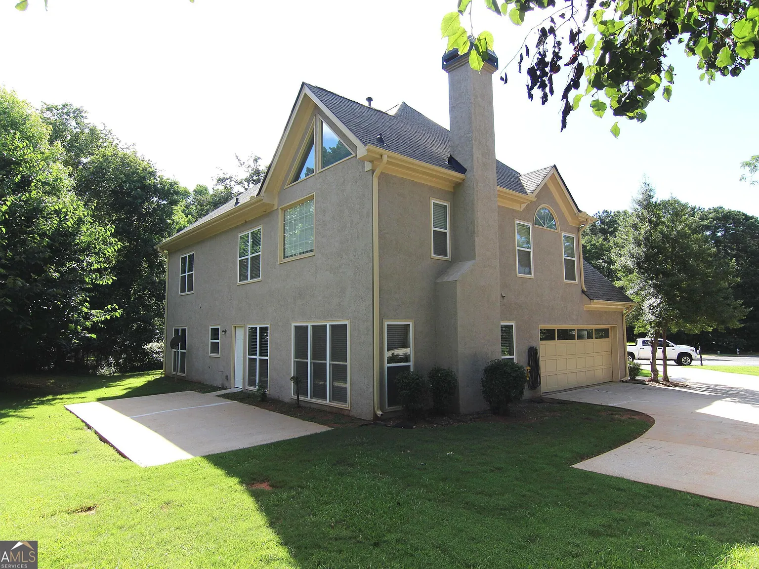 4 bed, 3.5 bath, 2583 sqft, $2,900 — Photo 2