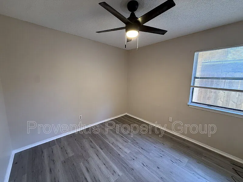 2 bed, 1.0 bath, 1000 sqft, $1,200 — Photo 2