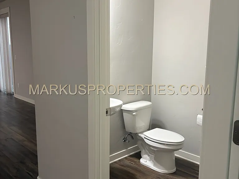 5231 SE Davis Rd — Photo 4