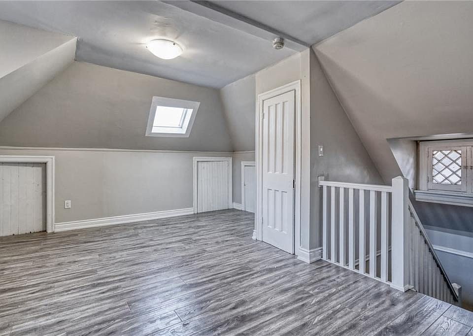 2nd image of 51 Wentworth St S #3