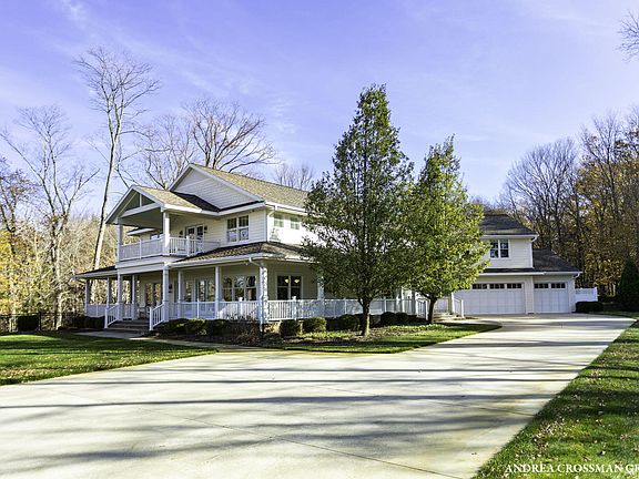 3rd image of 2297 Lakeshore Dr