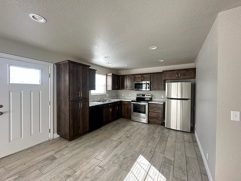 615 S High Ave #A — Photo 3