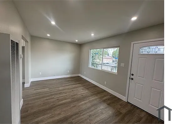 9205 S San Pedro St #5 — Photo 6