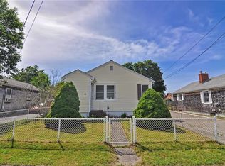 84 Riverside St, Portsmouth, RI 02871