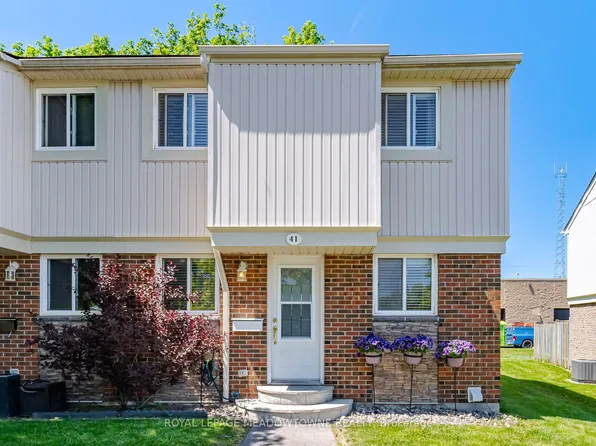 561 Childs Dr #41, Milton, ON L9T 3Z1