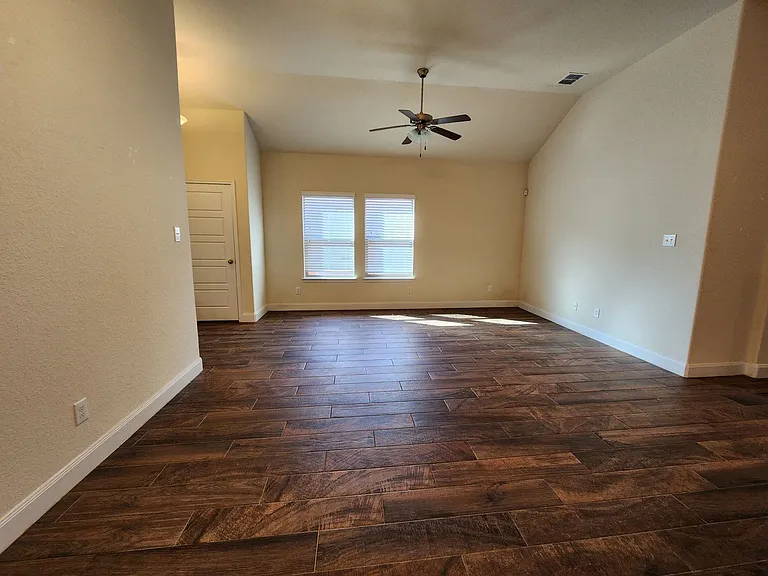 1201 Old FM 306 — Photo 11