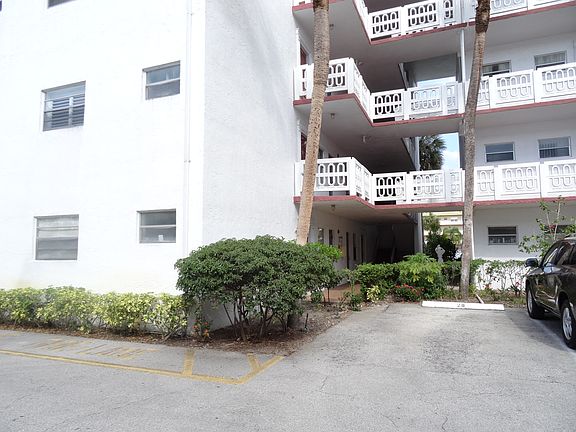 3rd image of 4270 NW 40th St APT 115
