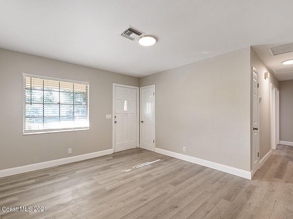 5th image of 4901 Holiday Dr