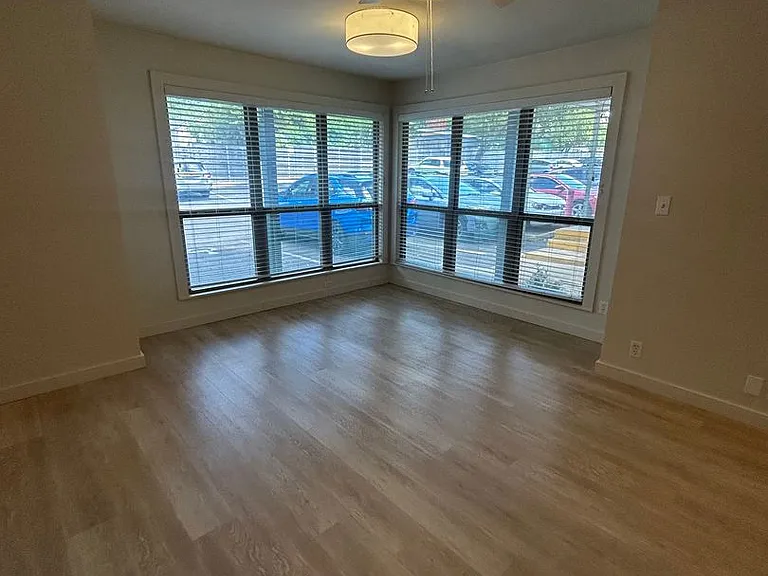 Oak Park Apartments — Photo 21