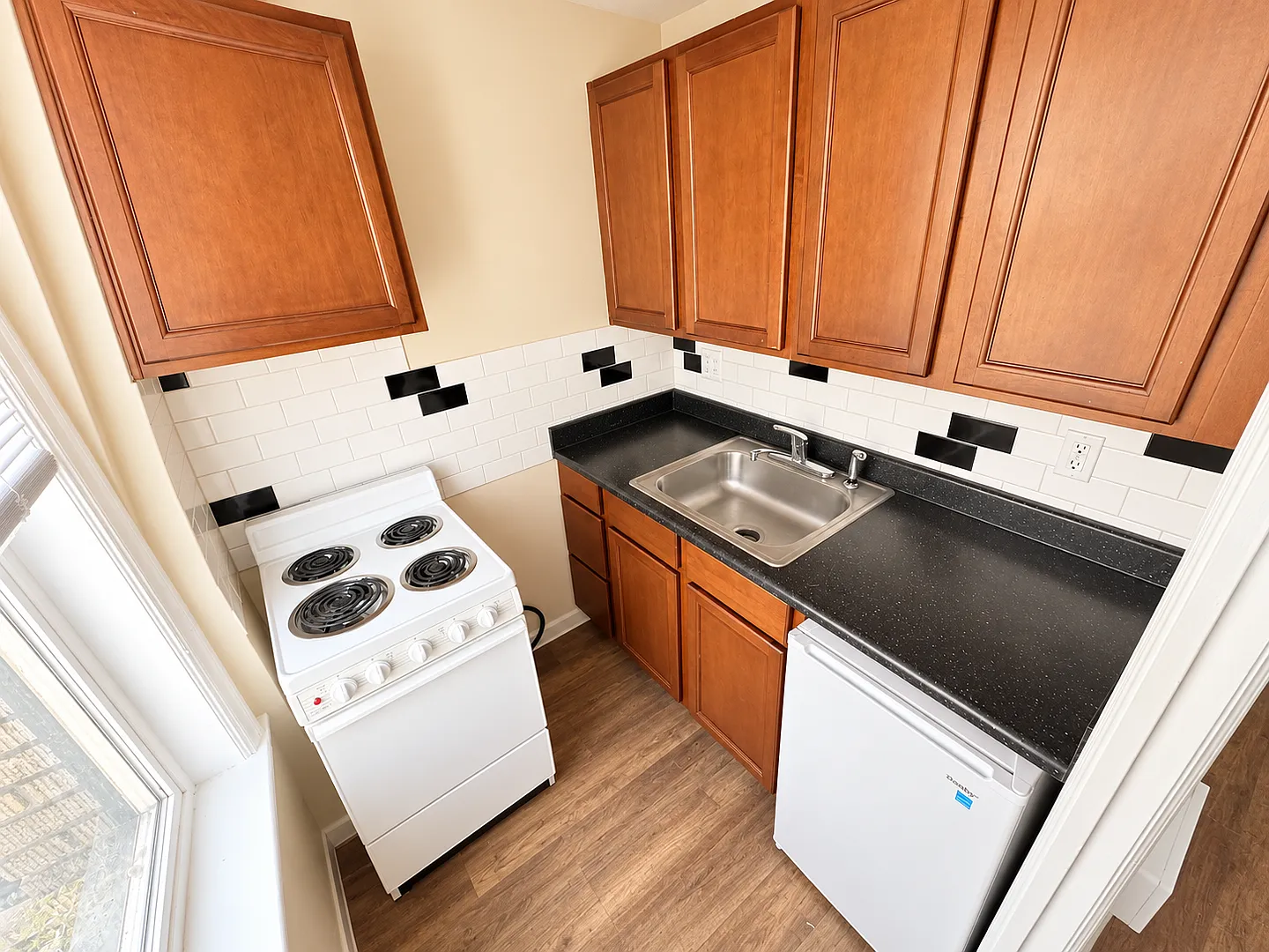 Edwards on Fifth Apartments — Photo 4