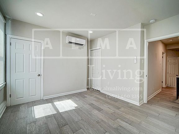 4th image of 2620 N Bancroft St #13