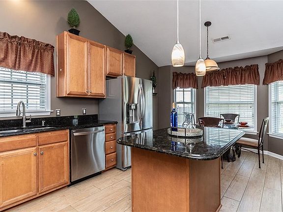5th image of 1305 Brightwood Dr