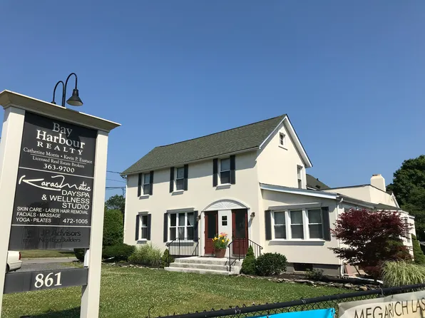 861 Montauk Hwy, Bayport, NY 11705
