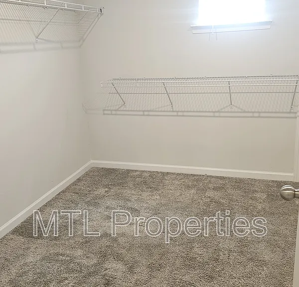 195 Bezelle Ave — Photo 8