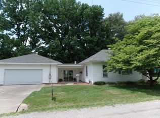 1713 Grove St, Eldorado, IL 62930