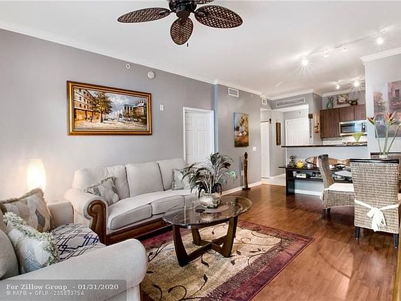 5th image of 2421 NE 65th St APT 118