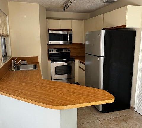 4th image of 1827 Middle River Dr APT 12