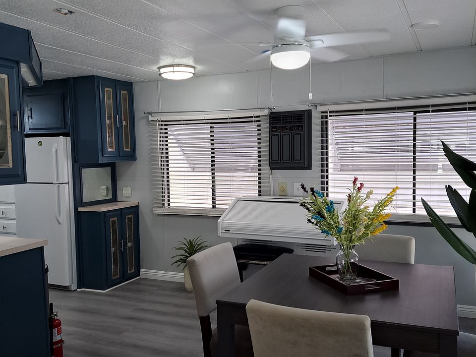 dinning and piano room