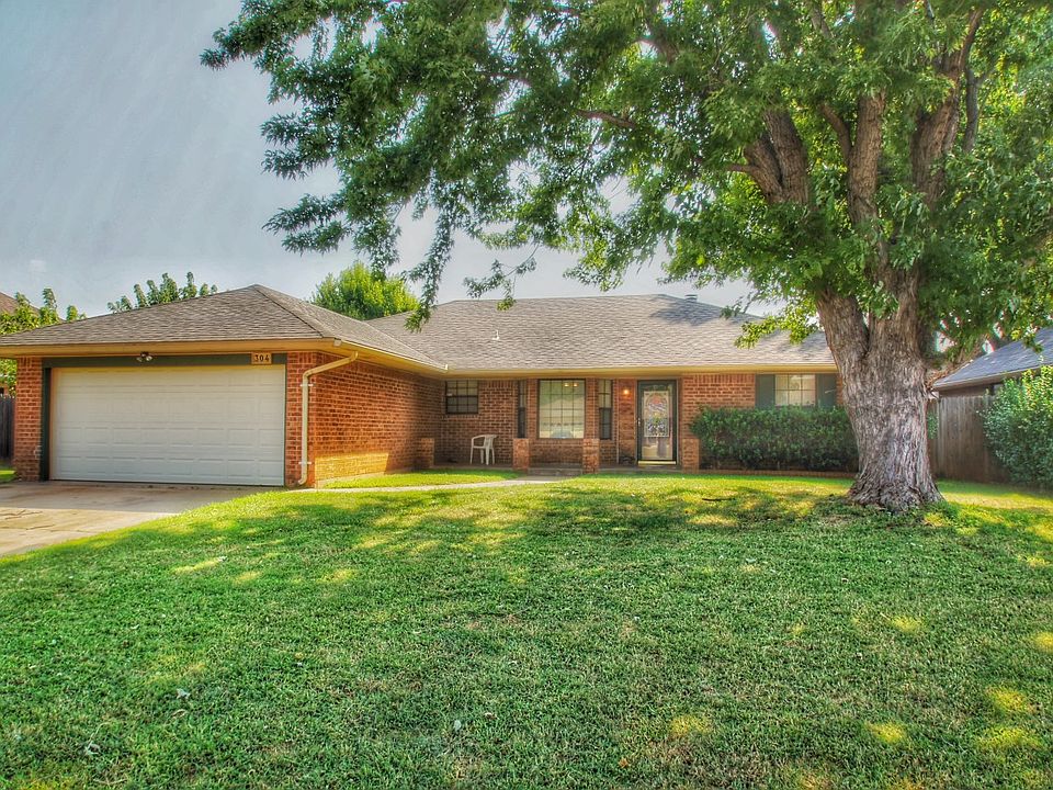 2nd image of 304 Brackendale Ln