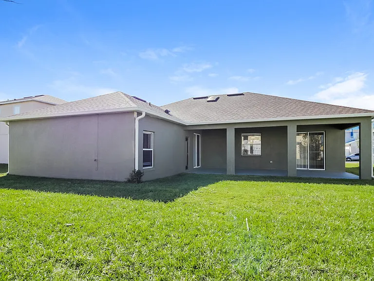 562 Bristol Cir — Photo 16