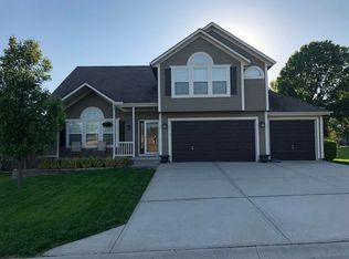 12429 Live Oak Cir, Peculiar, MO 64078