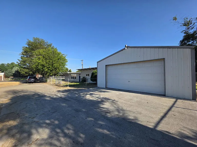 2021 Road 48 — Photo 24