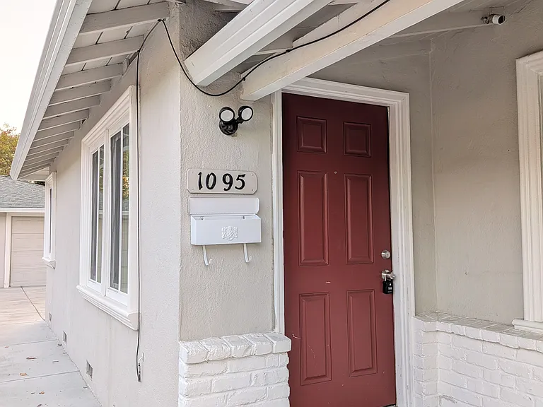 1095 N 4th St — Photo 5