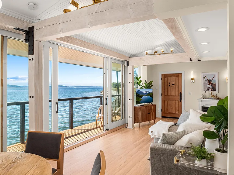 4701 Beach Dr SW — Photo 15