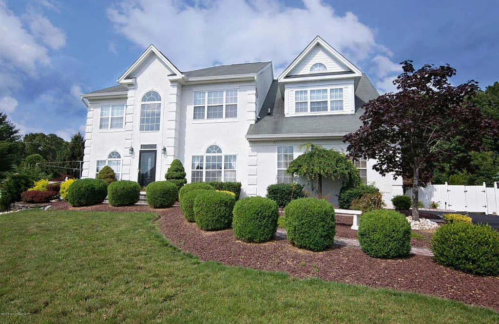 21 Lancaster Way photo 1