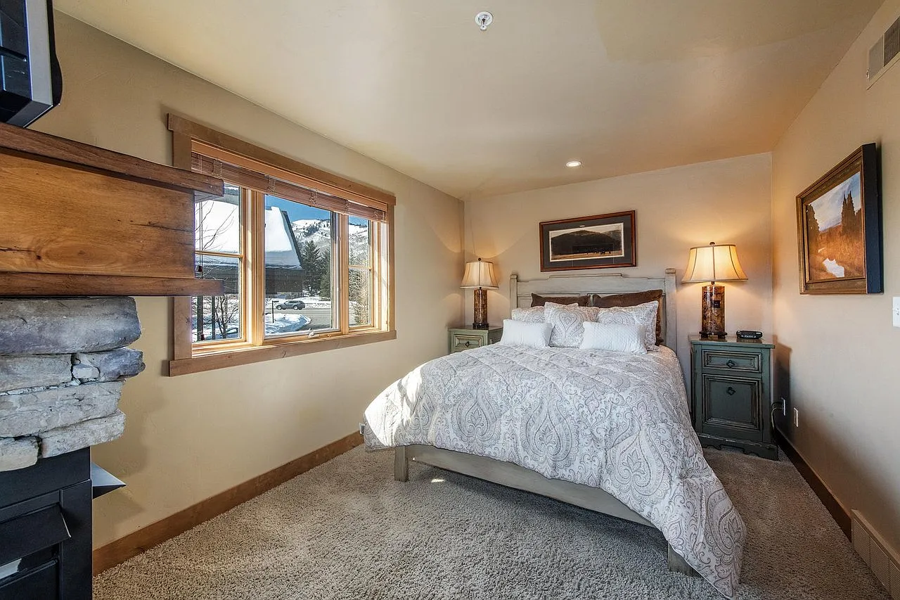 Studio, 528 sqft, $1,900 — Photo 2