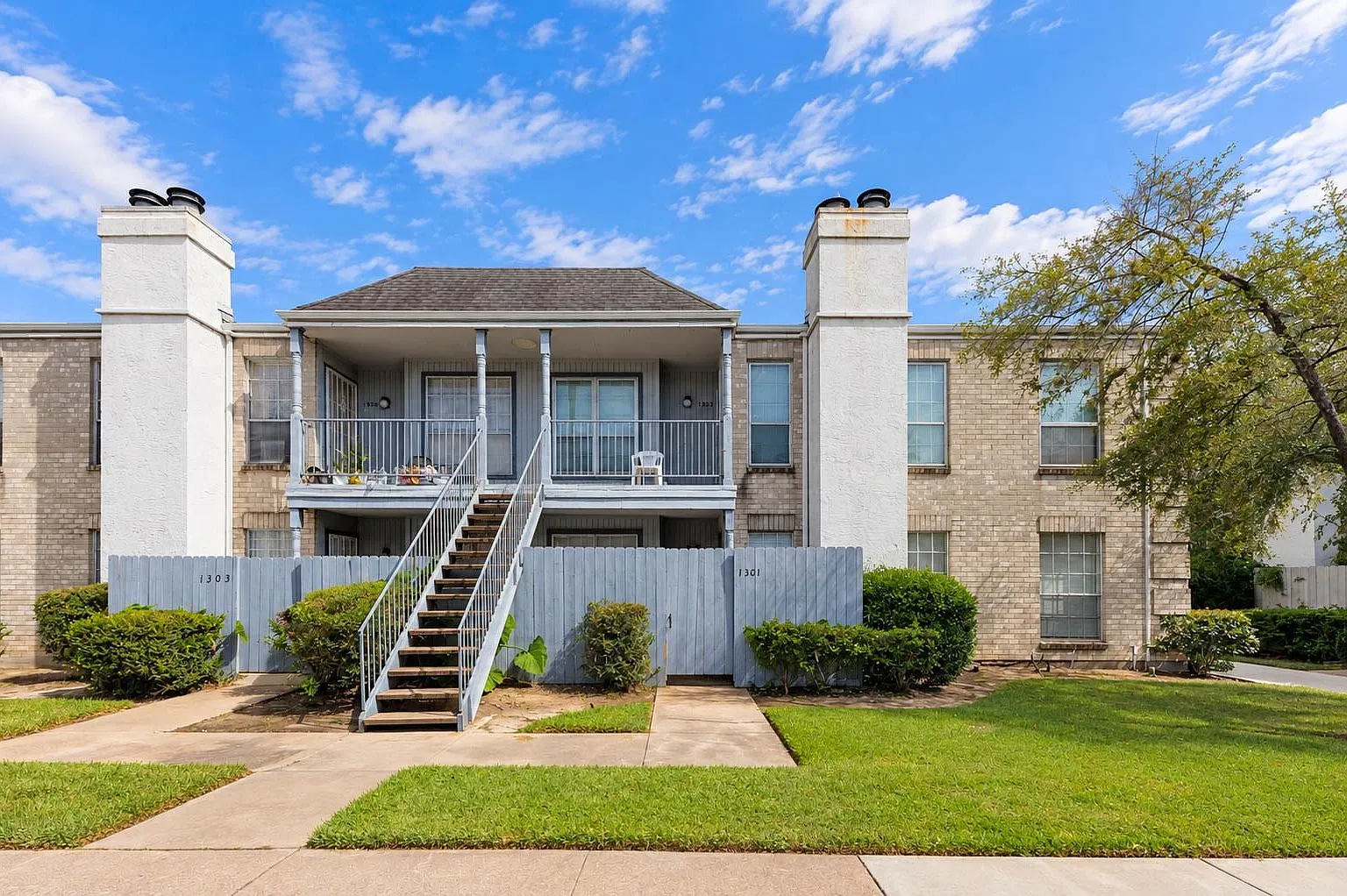 2 bed, 4.0 bath, 1092 sqft, $1,395 — Photo 2