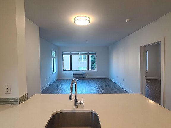 4th image of 5711 Washington St Unit 305