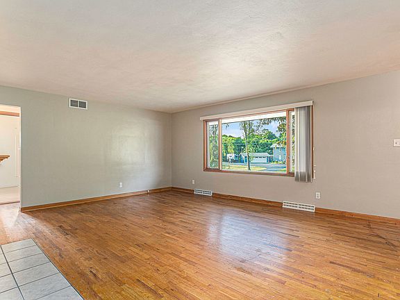 4th image of 77 Golden Ave