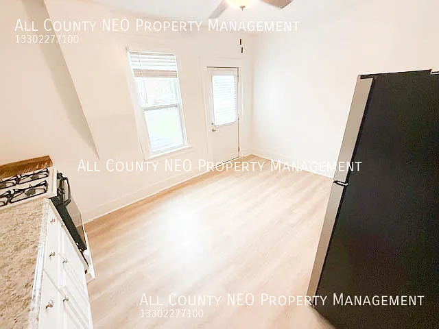 Spacious 2 bedroom, 1 bath close to shopping and other amenities — Photo 4