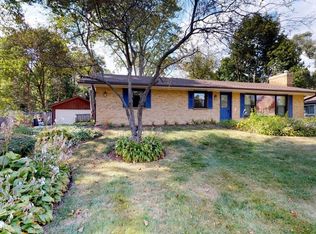 440 Country Club Rd, Crystal Lake, IL 60014