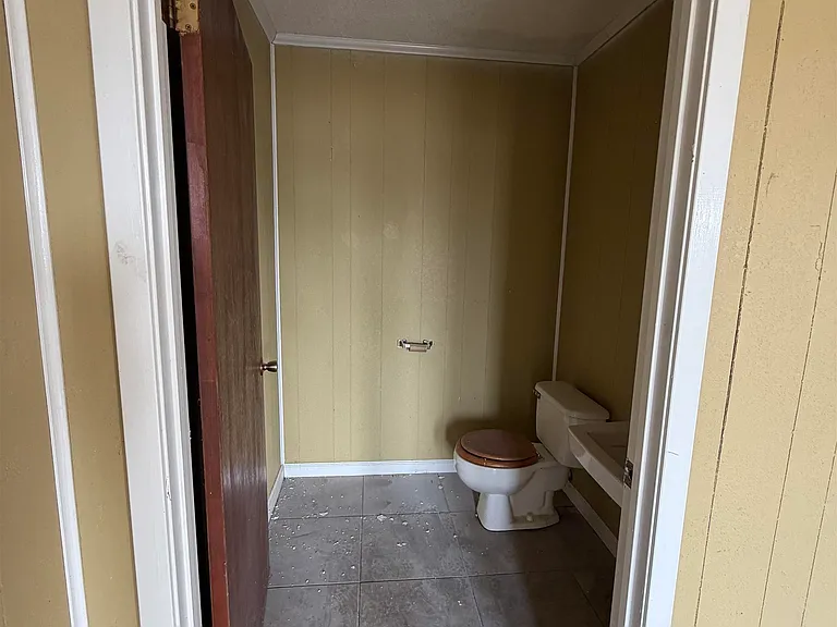 2404 Missouri St — Photo 9