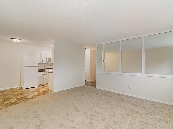 4th image of 2616 Harriet Ave APT 303