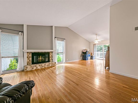 5th image of 21 Savoy Dr