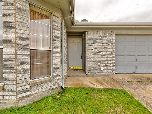 2nd image of 10901 Deauville Cir S